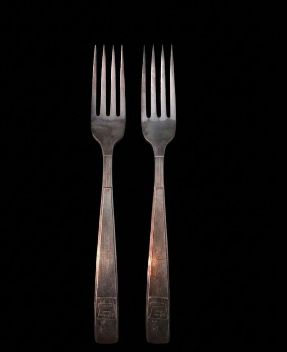 Vintage Holiday Inn Hotel Flatware Forks Green Sign Logo Oneida Innkare